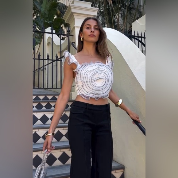 NWT Elliatt $240 Swirling Rosette Crop Top Size L - Picture 9 of 11